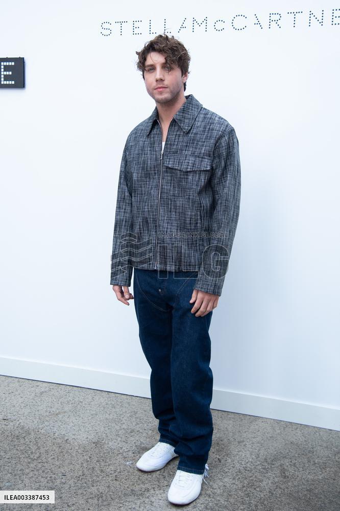 PFW Stella Mc Cartney Front Row