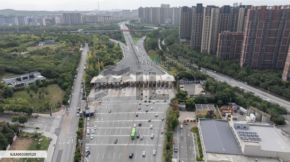 Congestion on The Xi 'an Section of the Baotou - Maoming Expressway in Xi 'an