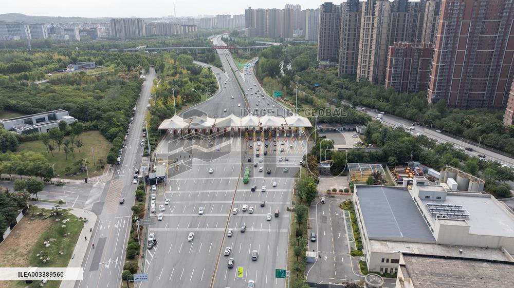 Congestion on The Xi 'an Section of the Baotou - Maoming Expressway in Xi 'an