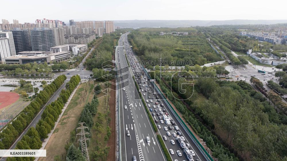 Congestion on The Xi 'an Section of the Baotou - Maoming Expressway in Xi 'an