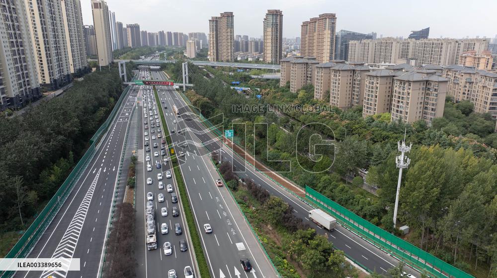 Congestion on The Xi 'an Section of the Baotou - Maoming Expressway in Xi 'an