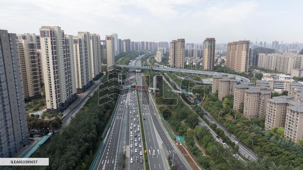 Congestion on The Xi 'an Section of the Baotou - Maoming Expressway in Xi 'an