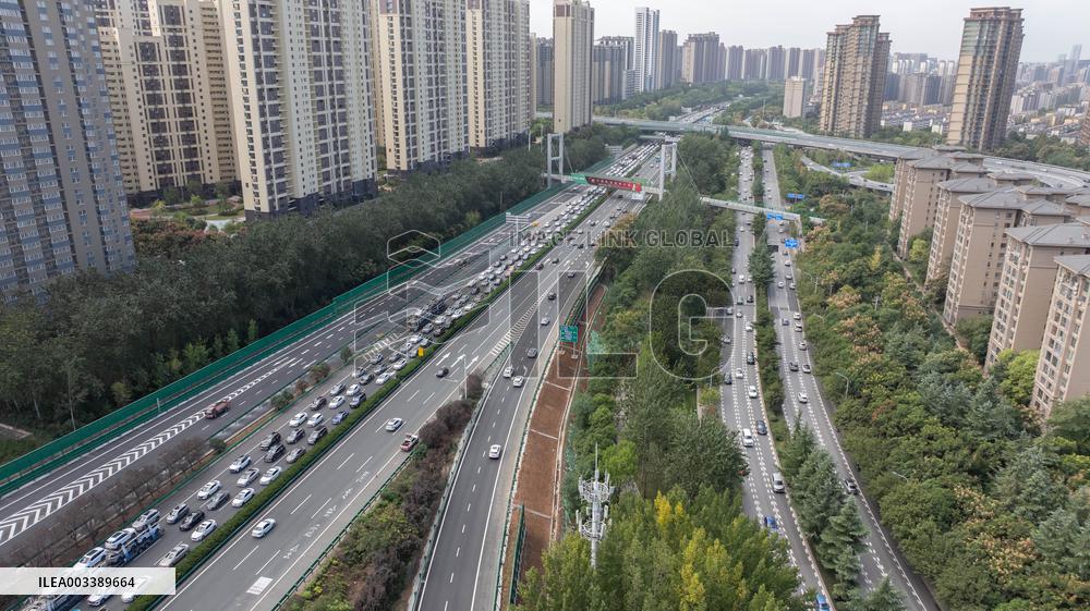 Congestion on The Xi 'an Section of the Baotou - Maoming Expressway in Xi 'an