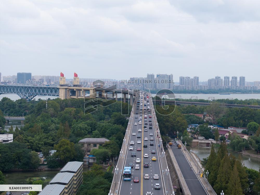 Vehicles Travel on The Nanjing Yangtze River Bridge
