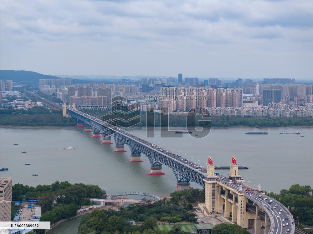 Vehicles Travel on The Nanjing Yangtze River Bridge
