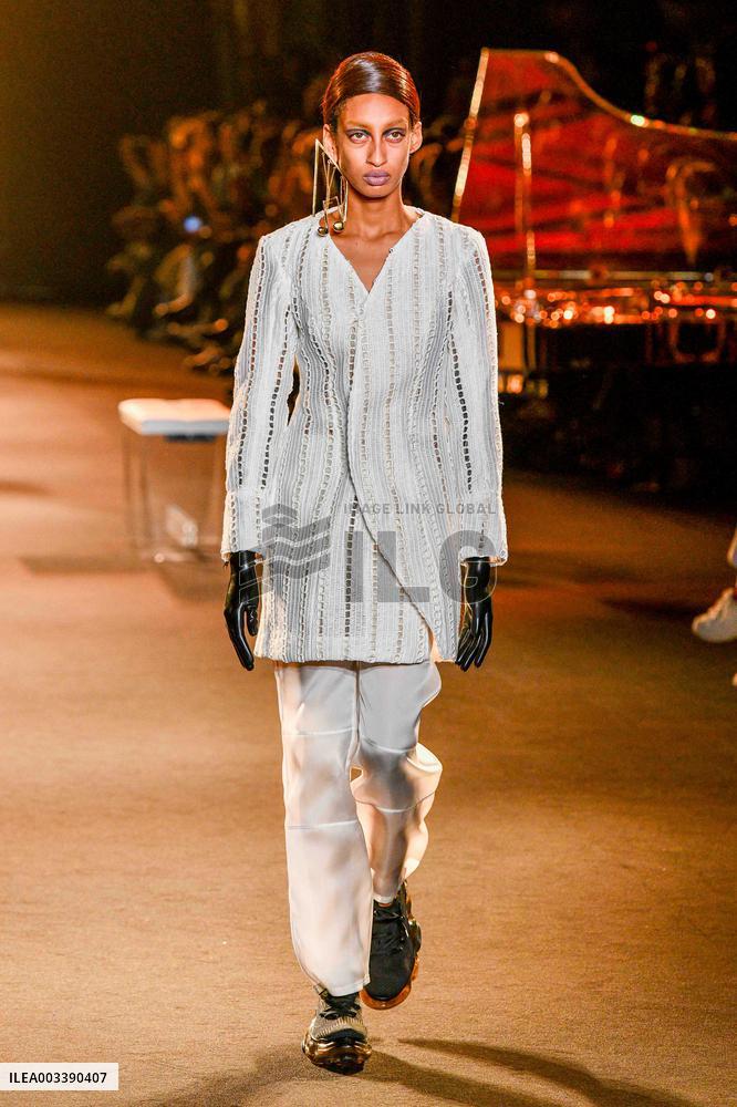 PFW - Maison Yoshiki Runway