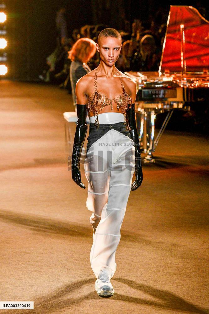 PFW - Maison Yoshiki Runway