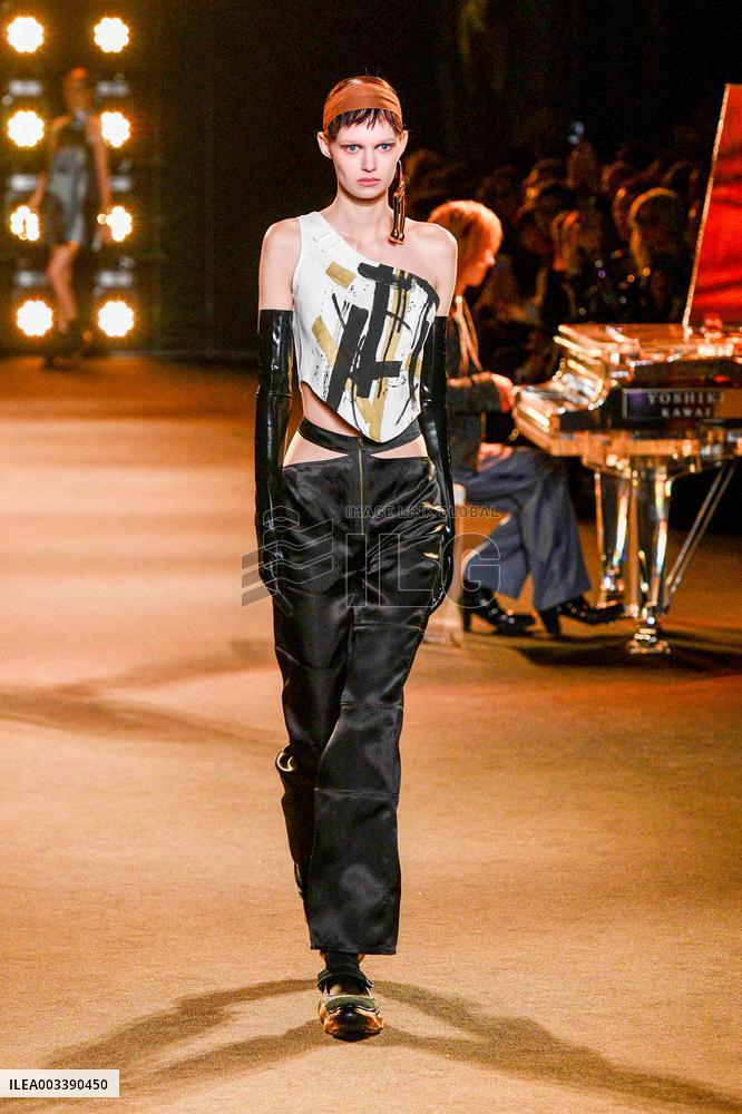 PFW - Maison Yoshiki Runway