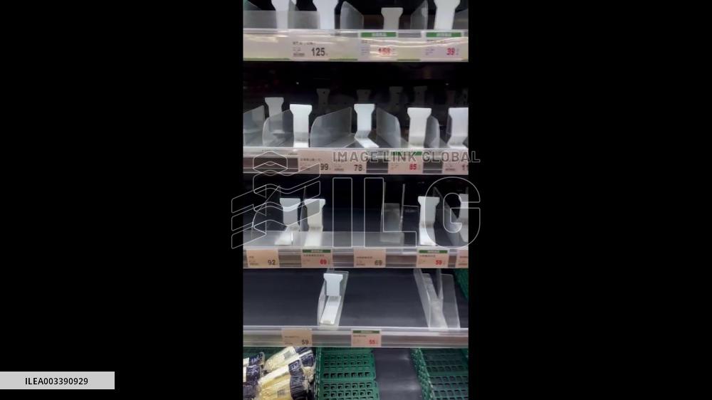 Taiwan: Shoppers Rush To Supermarkets Ahead Of Typhoon Krathon 4