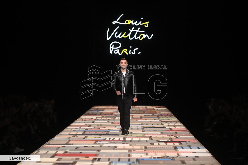 PFW - Louis Vuitton Runway