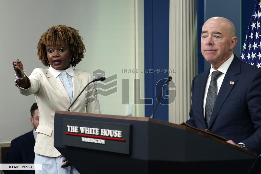 Alejandro Mayorkas press briefing - Washington