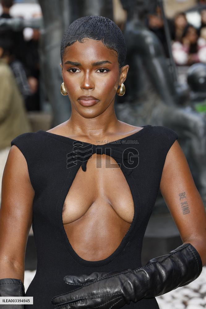 PFW - Miu Miu Arrivals