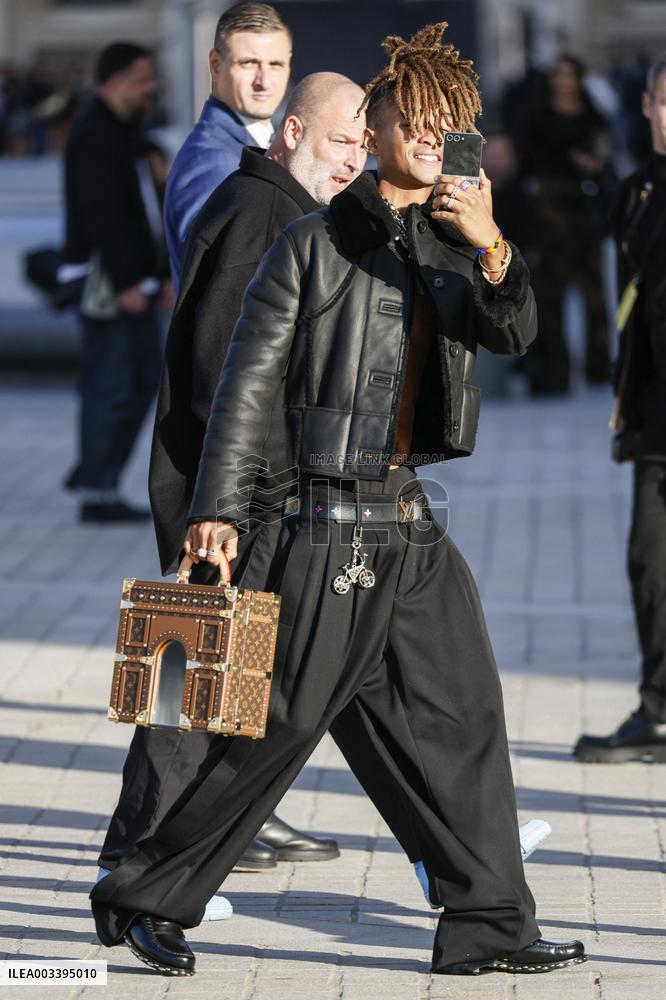 PFW - Louis Vuitton Arrivals