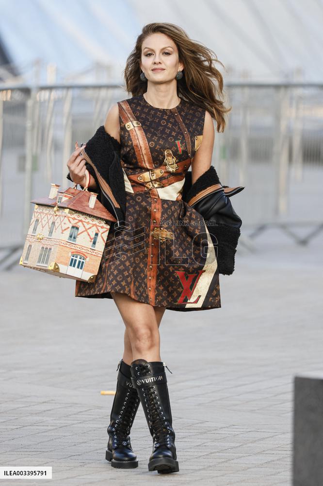 PFW - Louis Vuitton Arrivals