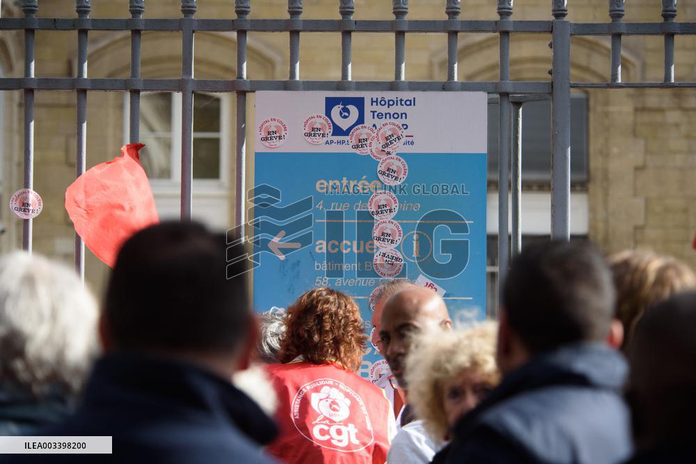 Strike At Tenon Hospital - Paris