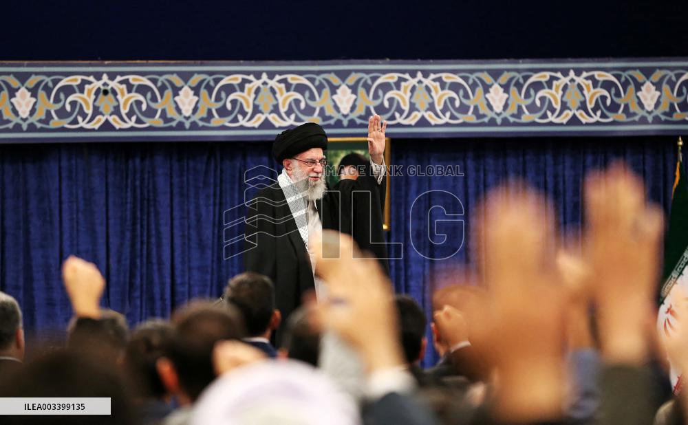 Khamenei Calls For West To Leave Middle East - Tehran