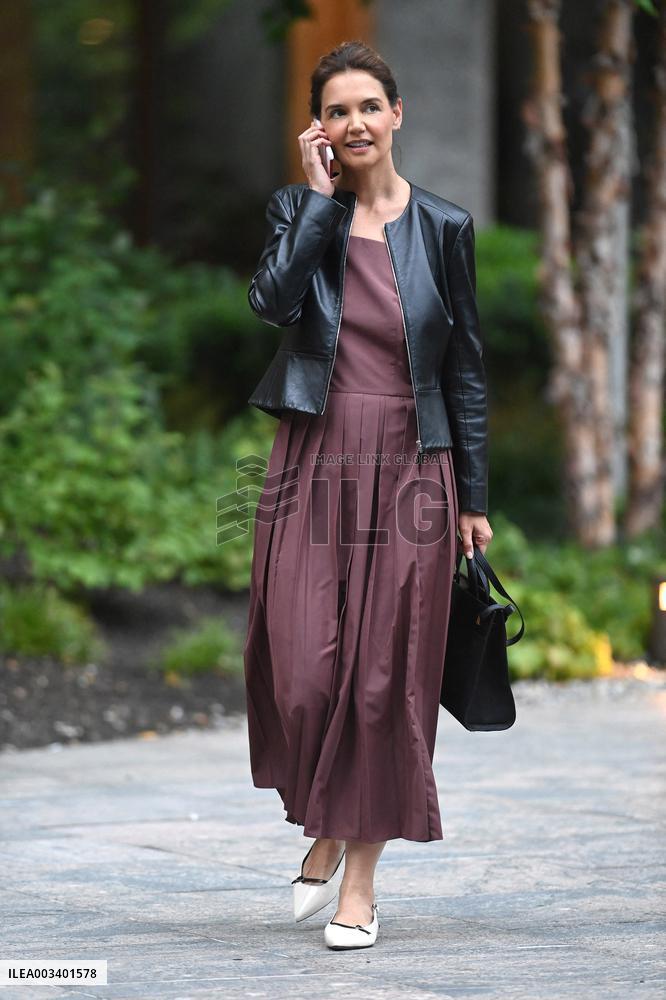 Katie Holmes Out - NYC
