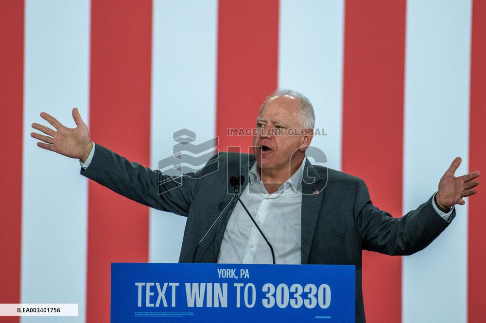 Walz Campaigns In York - Pennsylvania