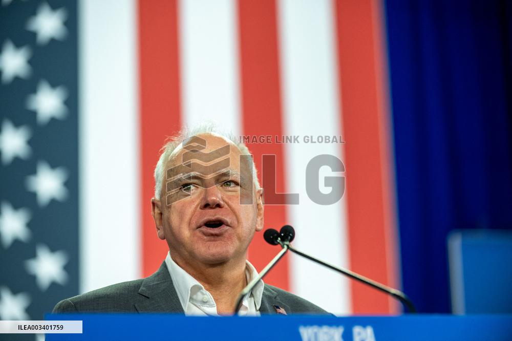 Walz Campaigns In York - Pennsylvania