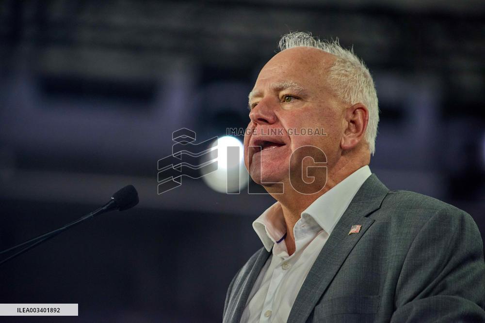 Walz Campaigns In York - Pennsylvania