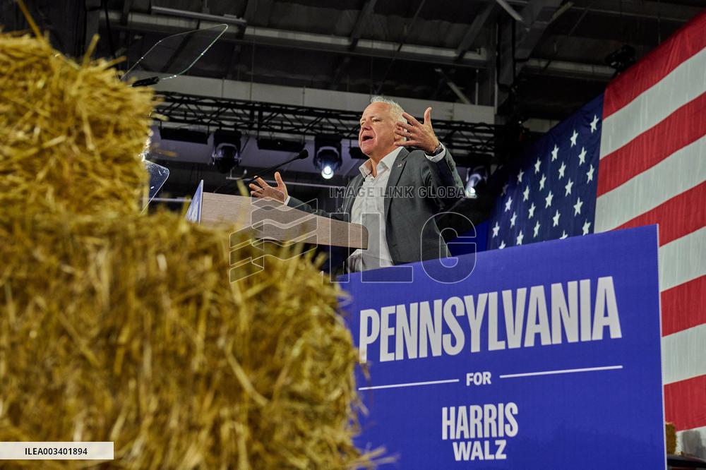 Walz Campaigns In York - Pennsylvania
