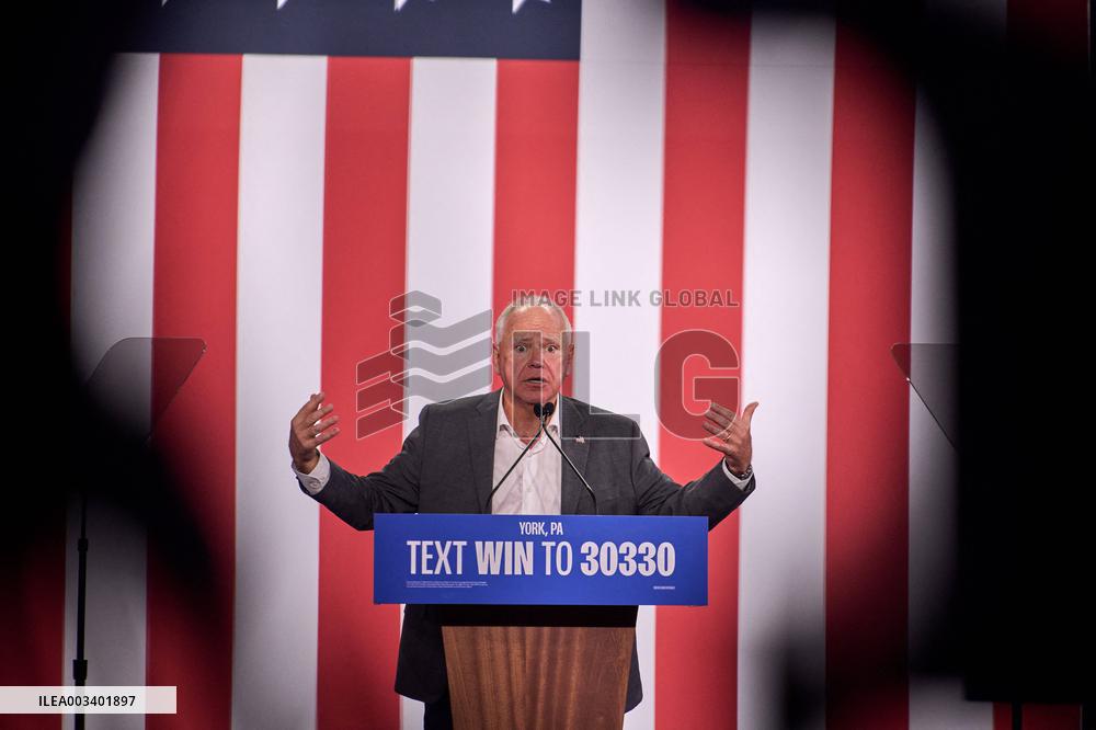 Walz Campaigns In York - Pennsylvania