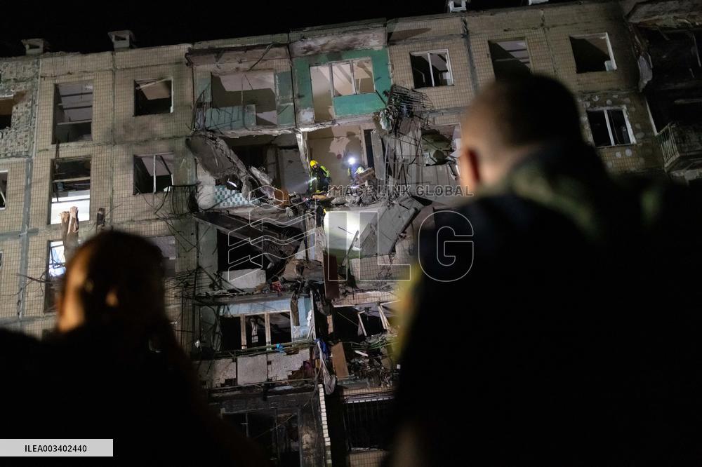 Russian Strike Hits Kharkiv Apartment Block - Ukraine