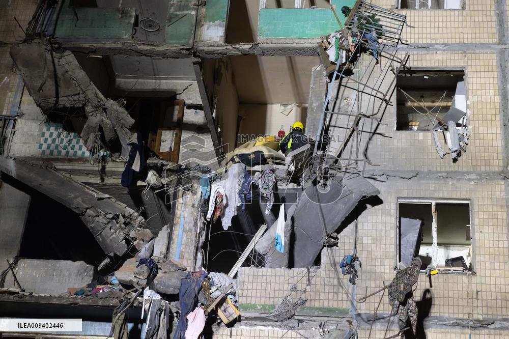 Russian Strike Hits Kharkiv Apartment Block - Ukraine