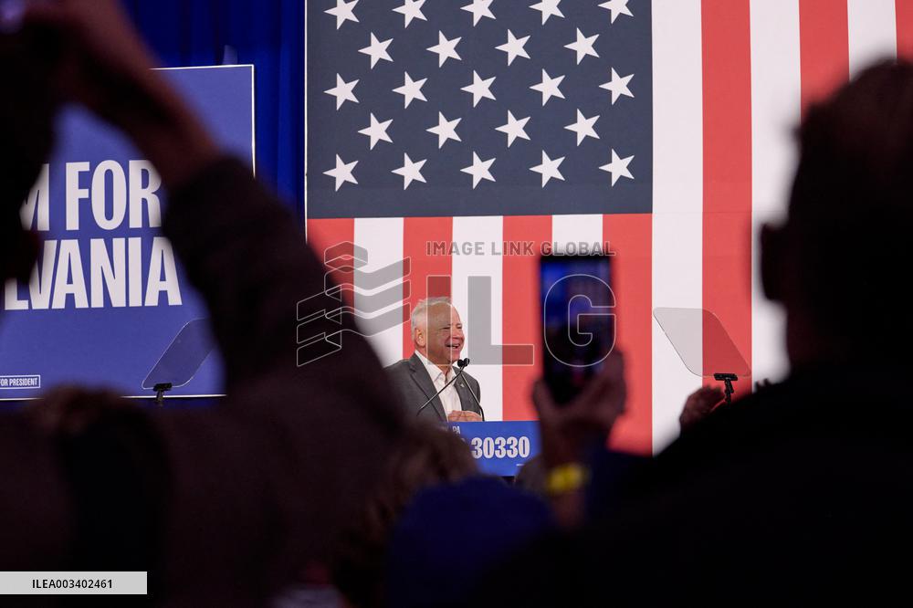 Walz Campaigns In York - Pennsylvania