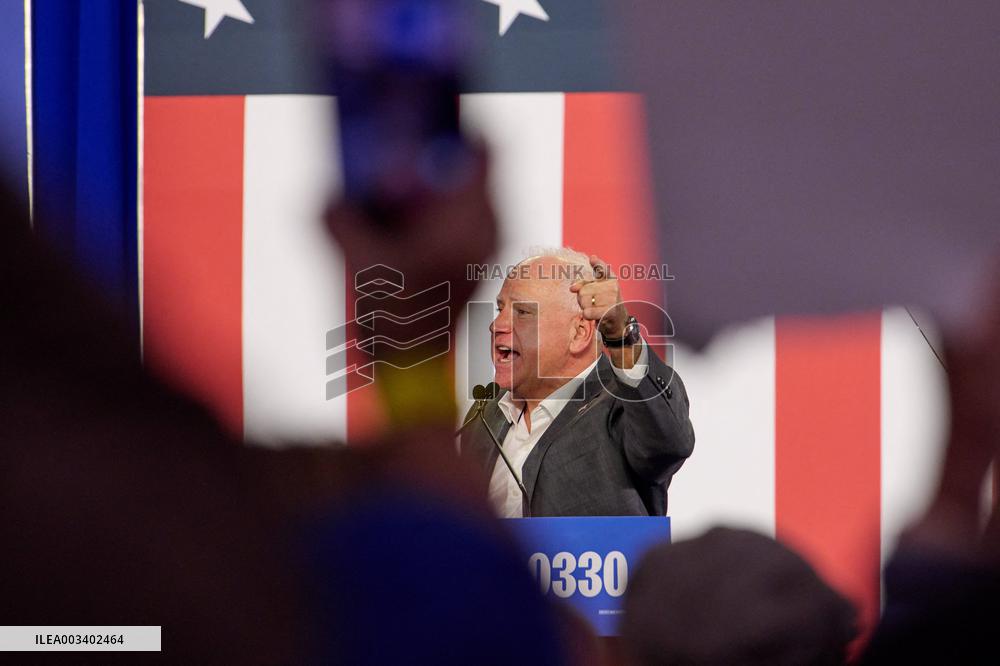 Walz Campaigns In York - Pennsylvania