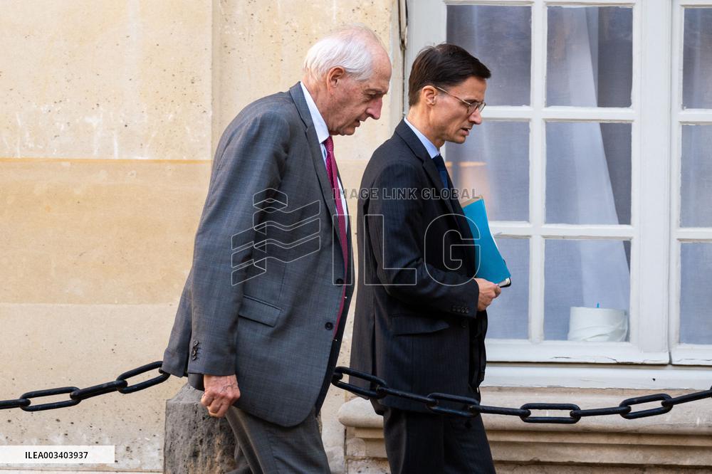 Arrivals a Matignon - Paris