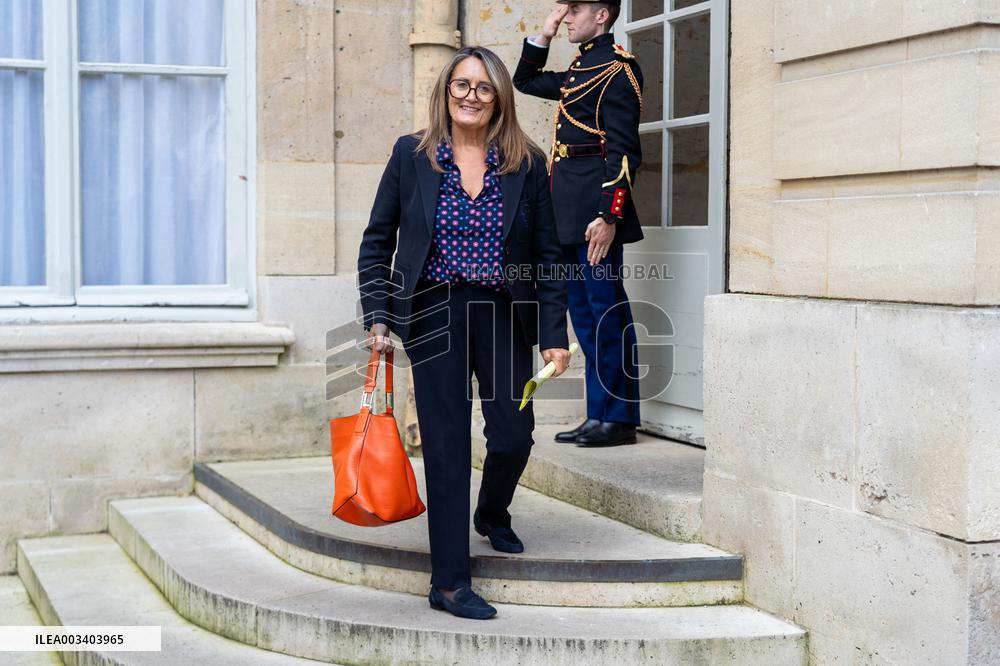 PM Barnier Receives Armenia Counterpart - Paris