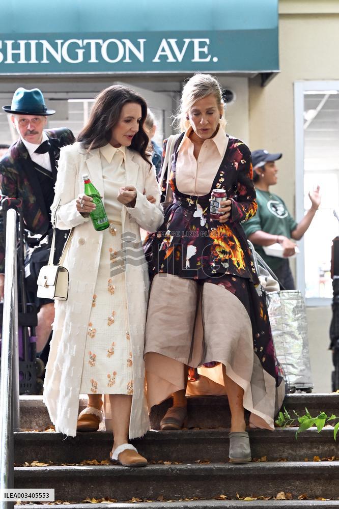 Sarah Jessica Parker And Kristin Davis On Set - NYC
