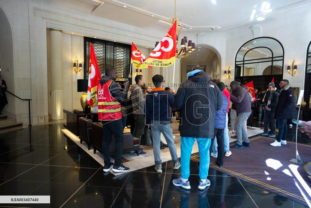 9th Day Of Strike Action At The Prince De Galles Hotel - Paris
