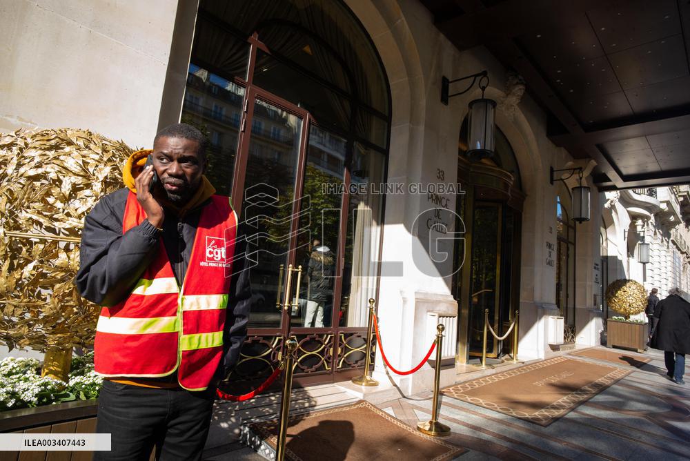 9th Day Of Strike Action At The Prince De Galles Hotel - Paris