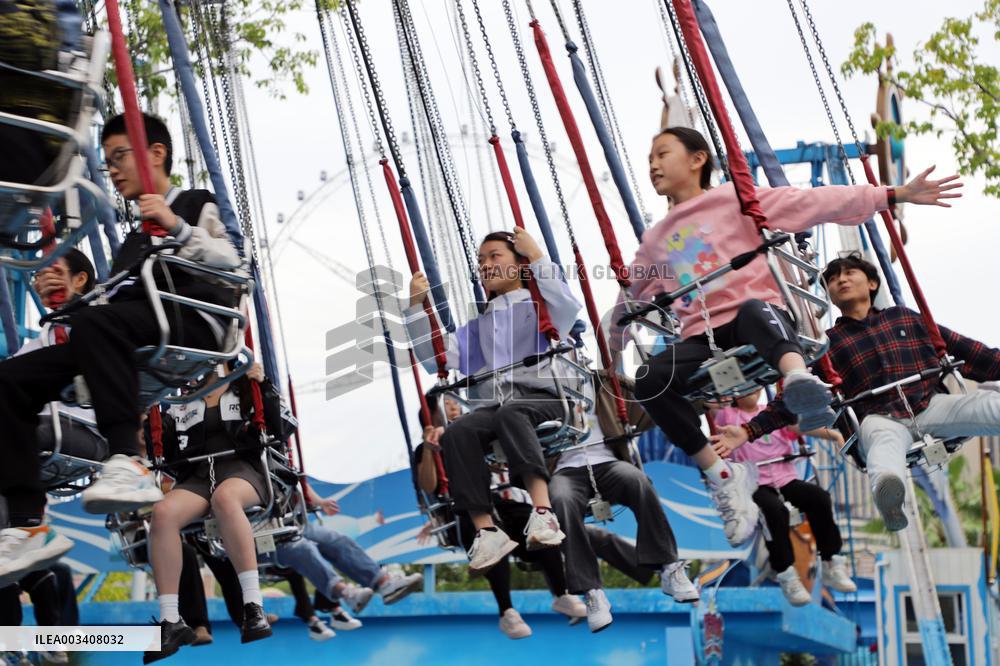 Happy Valley Tour in Chongqing