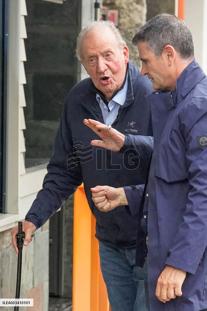King Juan Carlos out to lunch with Infanta Elena - Galicia