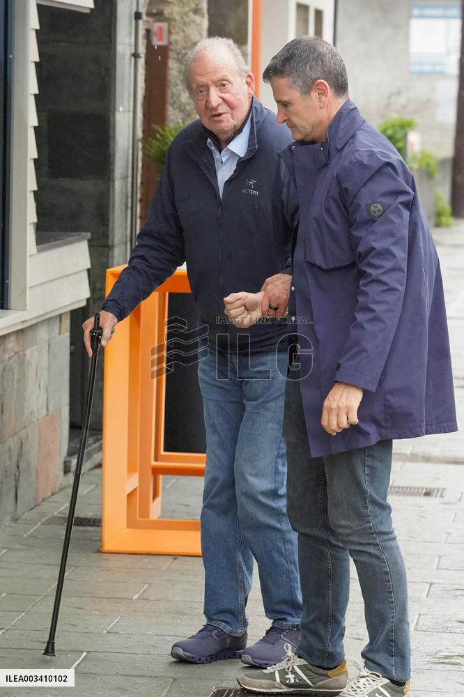King Juan Carlos out to lunch with Infanta Elena - Galicia