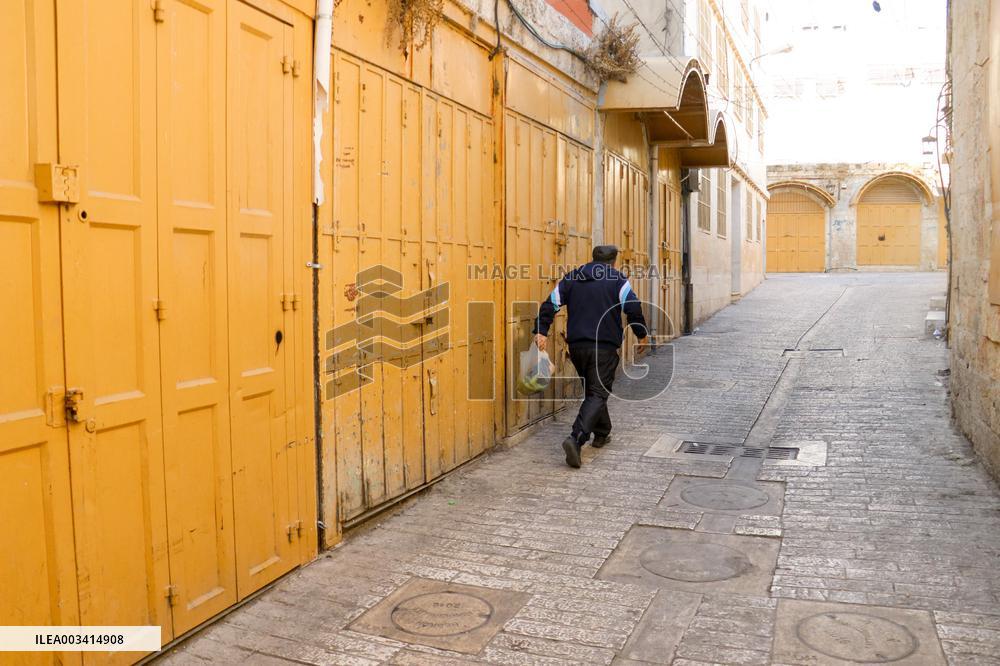 General strike in Hebron to protest Israeli air raid on Tulkarem refugee camp
