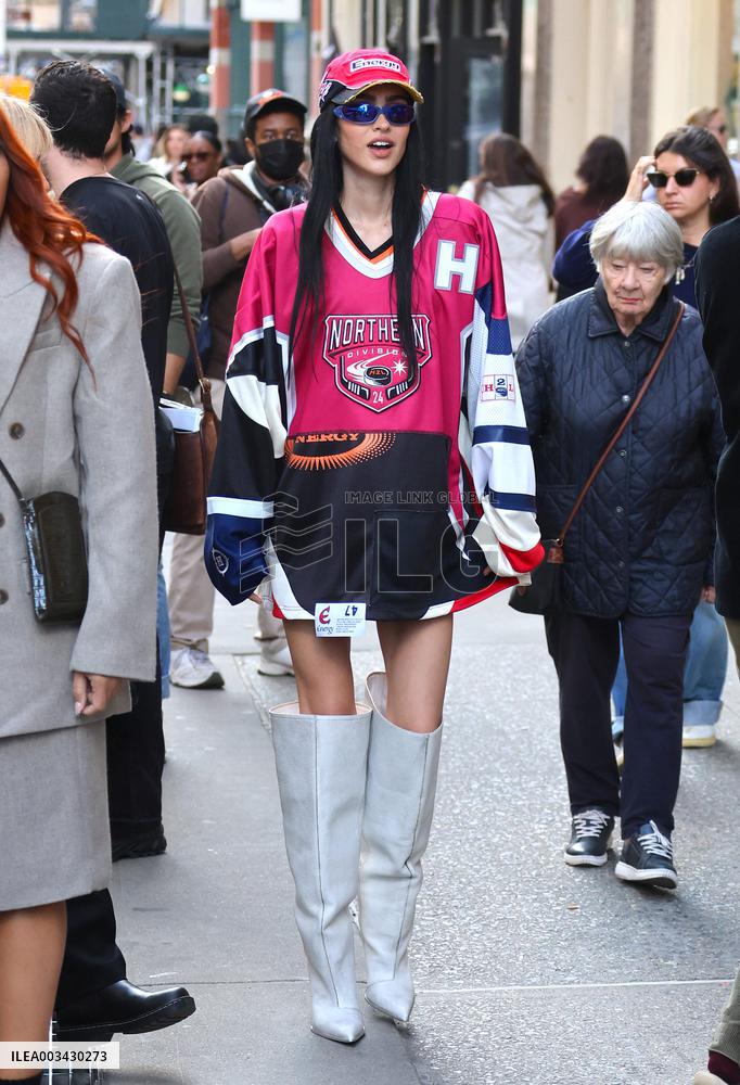 Amelia Hamlin Arriving At A H&M Event Store - NYC