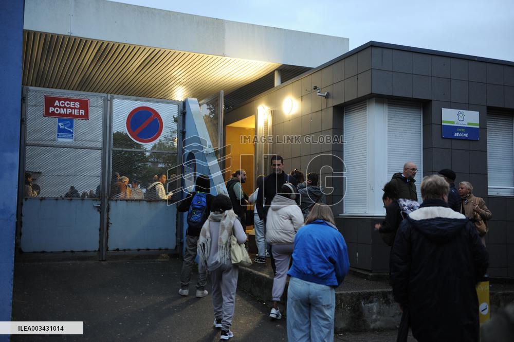 Minister Of Education Visits High School After Teacher Assault - Tourcoing