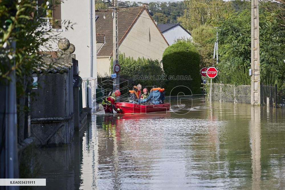 Heavy Flooding After Storm Kirk - Essonne