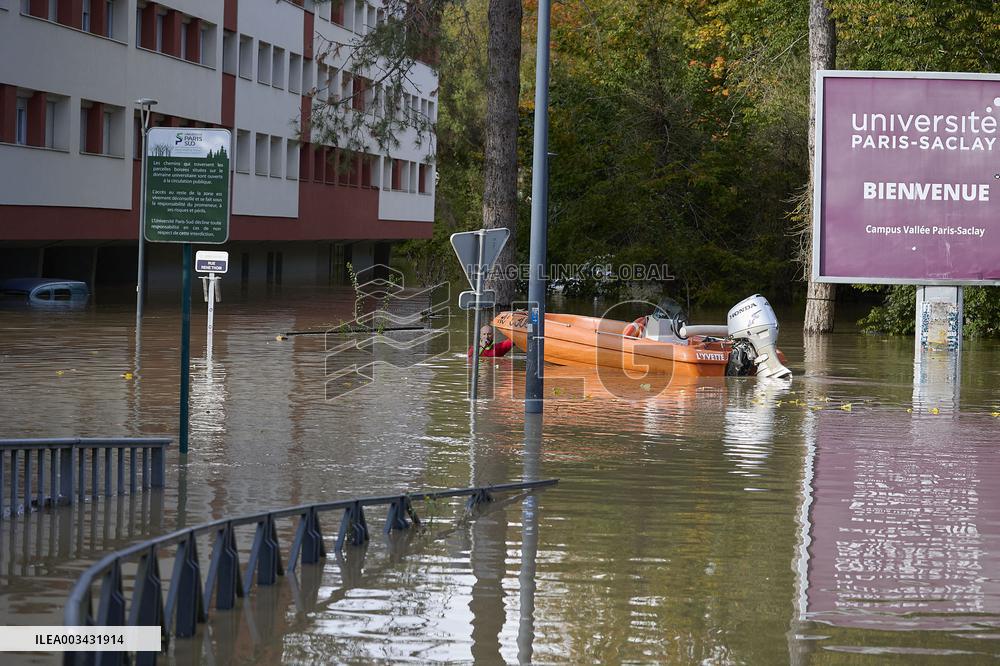 Heavy Flooding After Storm Kirk - Essonne