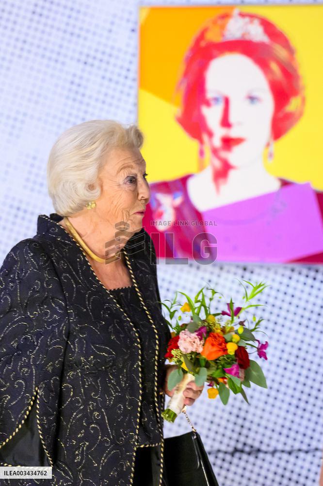 Princess Beatrix Attends 'Queens by Andy Warhol' Exhibition - Apeldoorn