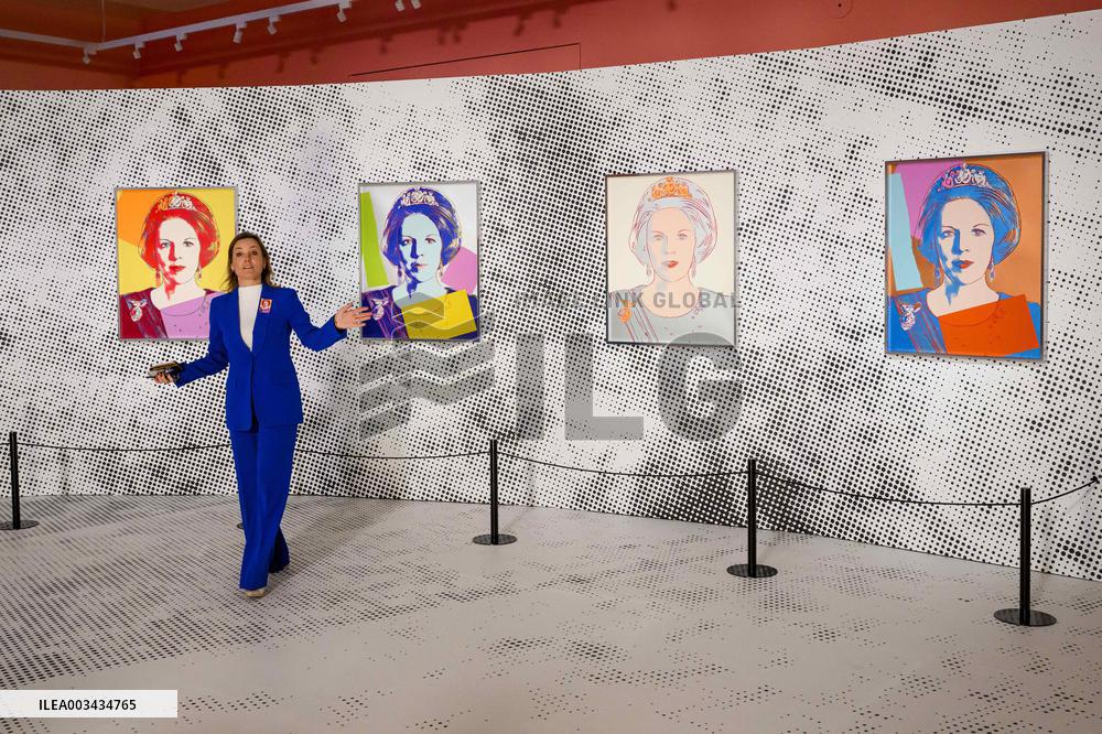 Princess Beatrix Attends 'Queens by Andy Warhol' Exhibition - Apeldoorn
