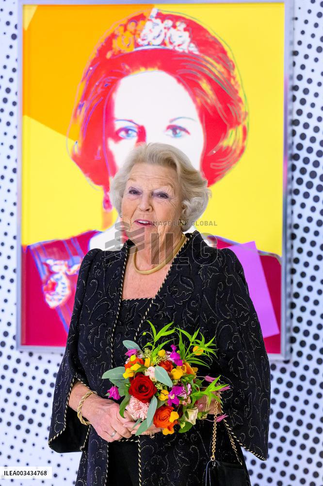 Princess Beatrix Attends 'Queens by Andy Warhol' Exhibition - Apeldoorn
