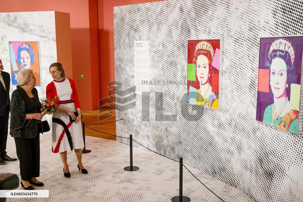 Princess Beatrix Attends 'Queens by Andy Warhol' Exhibition - Apeldoorn