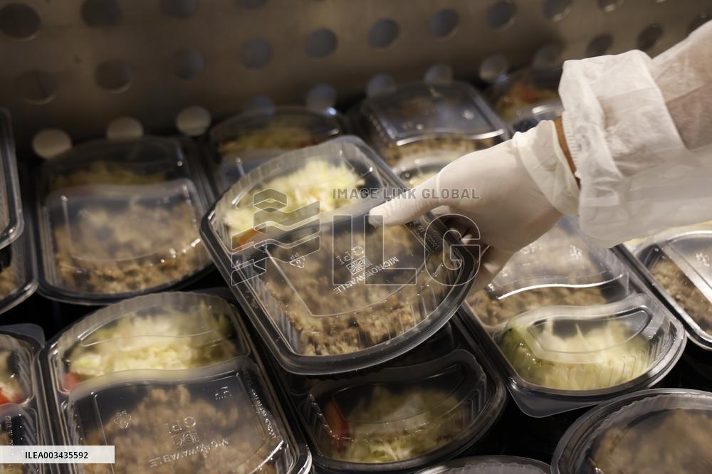 People Gather To Prepare Meals For Immigrants And Displaced Persons - Beirut