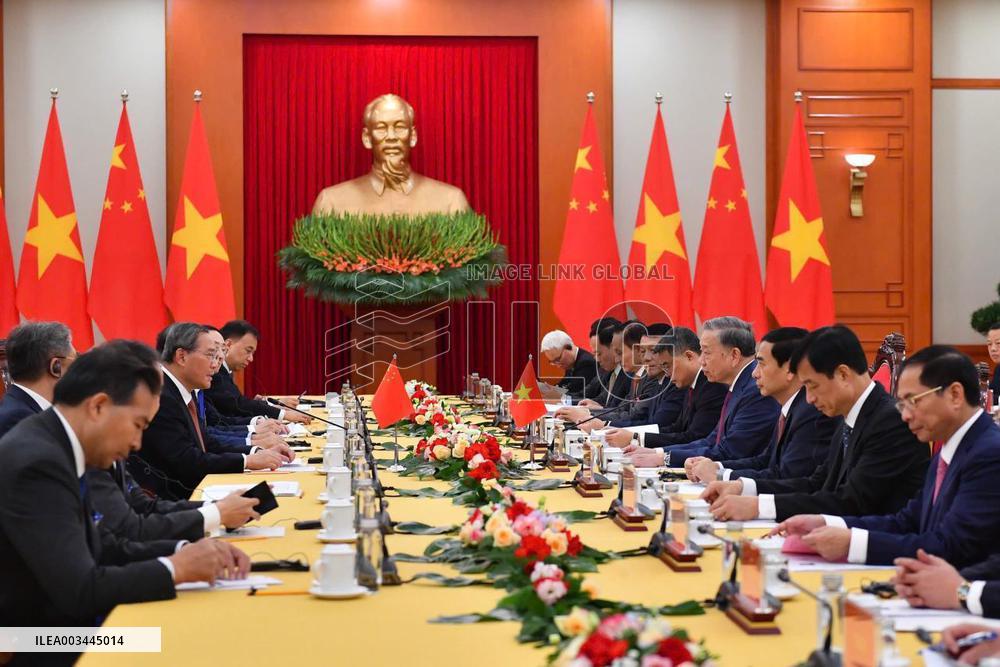 Vietnam-China summit in Hanoi