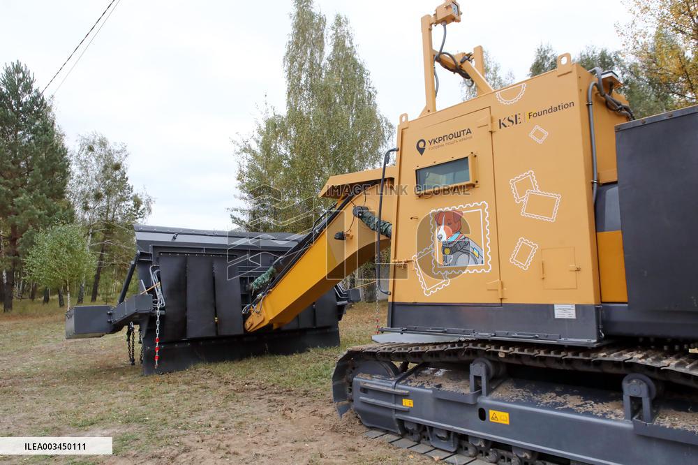 Ukrposhta gives mine clearance vehicle to Chernihiv region rescuers